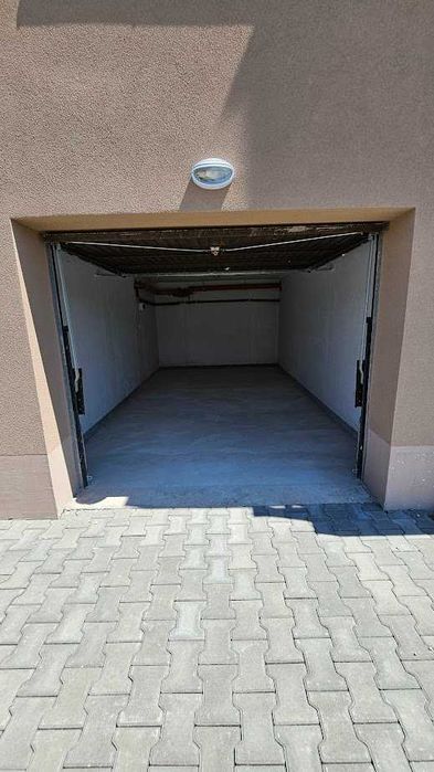 Продава се Четиристаен апартамент в Пловдив, Остромила - 144 кв.м за 1153 €/кв.м - Снимка #11