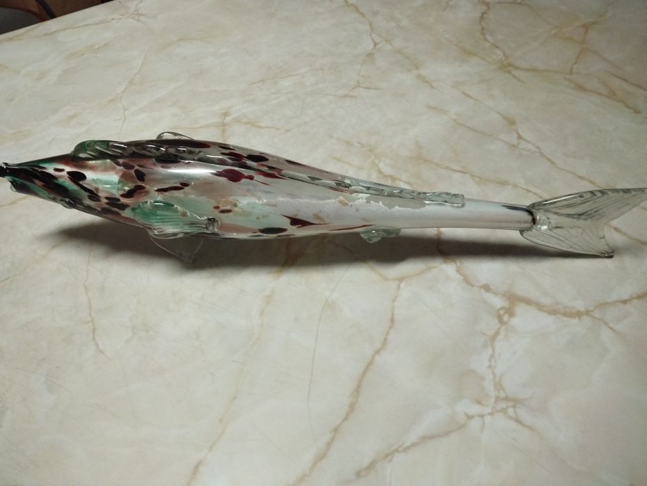 Vând-schimb milee lasetă, picturi neinramante, un bibelou peste sticla