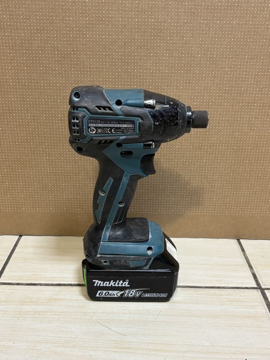 MDM vinde: Masina de insurubat Makita DTD129+Acumulator Makita 6.0Ah.