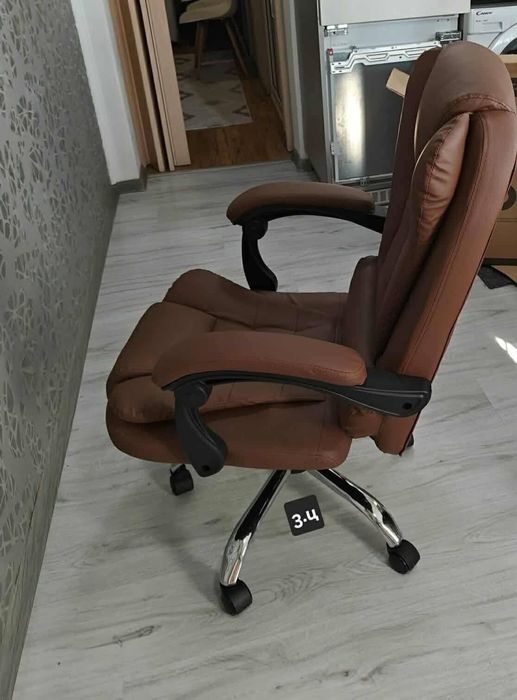 Кафяв офис стол НОВ