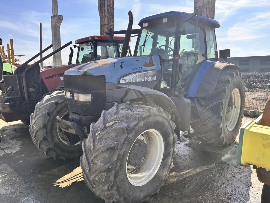 Dezmembrez New Holland TM 190