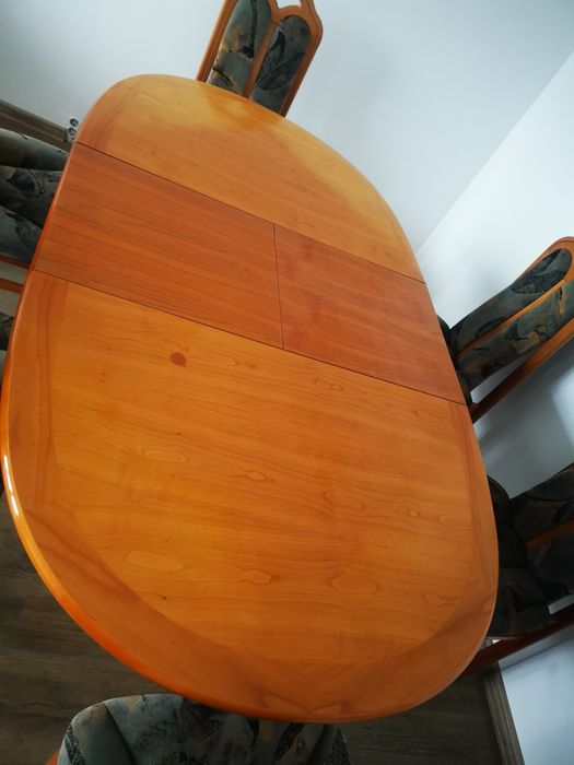 Масивна елепсовида трапезна маса изроботена  масивна дървесина ЧЕРЕША