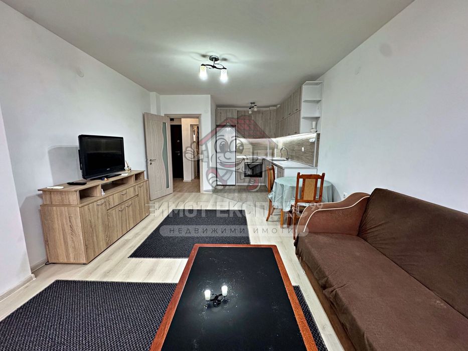 Двустаен обзаведен апартамент, с гараж, под наем, до Болницата