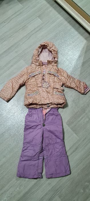 Продам весенний комбинезон на девочку