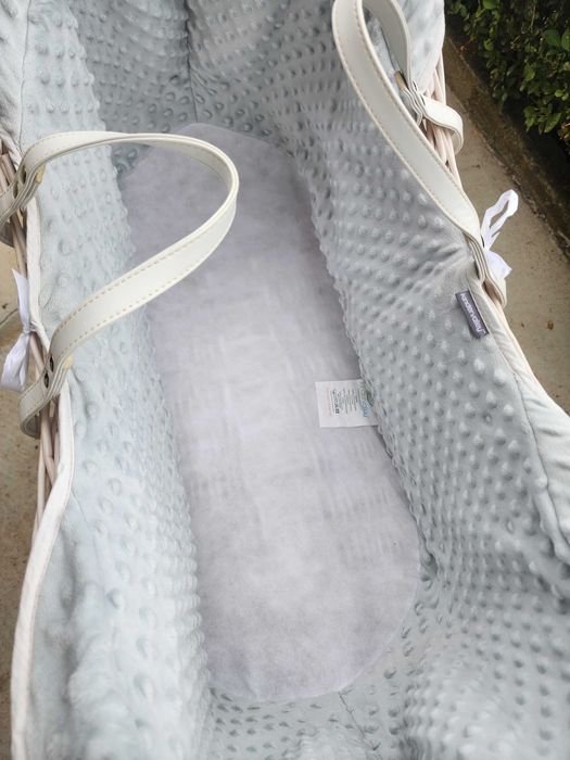 Кошница на Моисей "Kinder Valley"с люлееща се стойка  и матрак