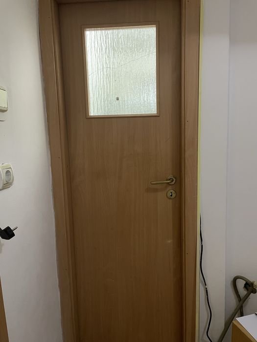 Ușă din lemn- maro