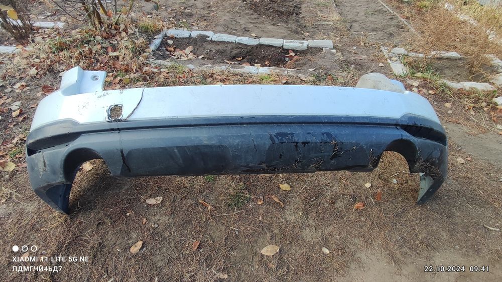 Продам бампер Субару