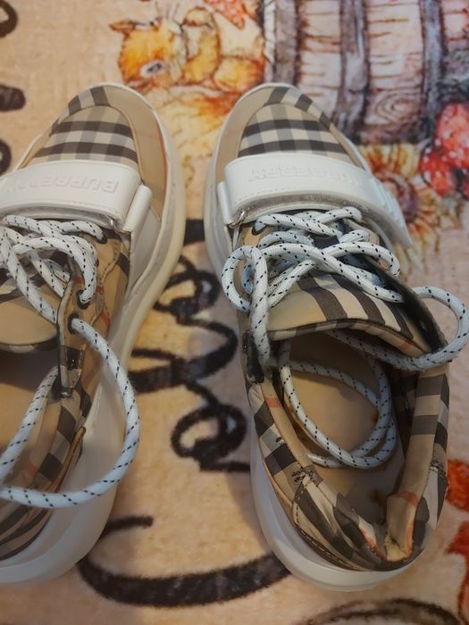 Adidasi burberry
