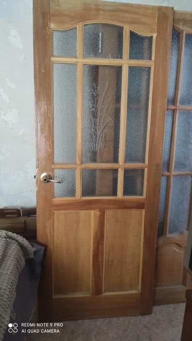 Деревянные двери.