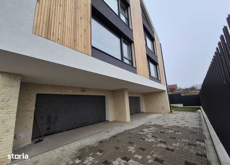 Duplex spatios cu 4 camere, 229 mp, Garaj, Zona Garii