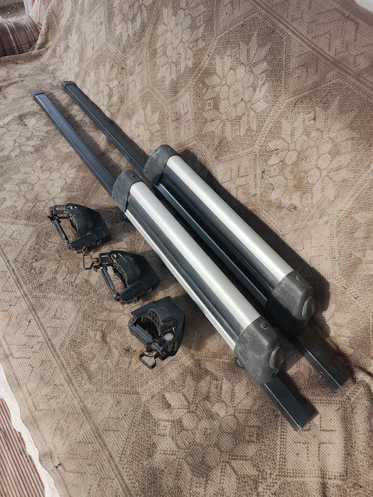 Продам на релинги  крепление для лыж.