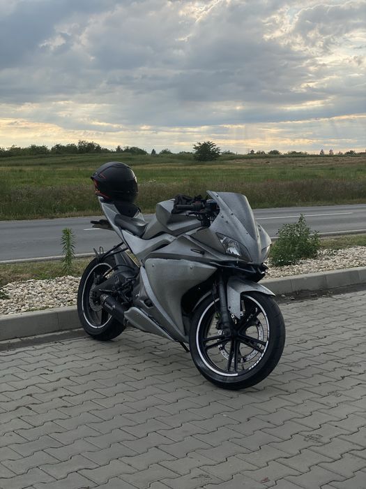 Vand yamaha yzf 125cc urgent sau schimb cu ceva pentru a2 !!!