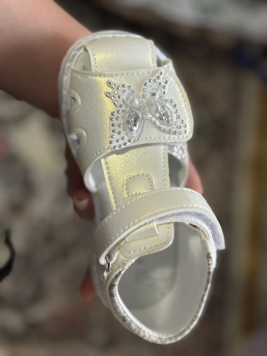 Продам детские сандали