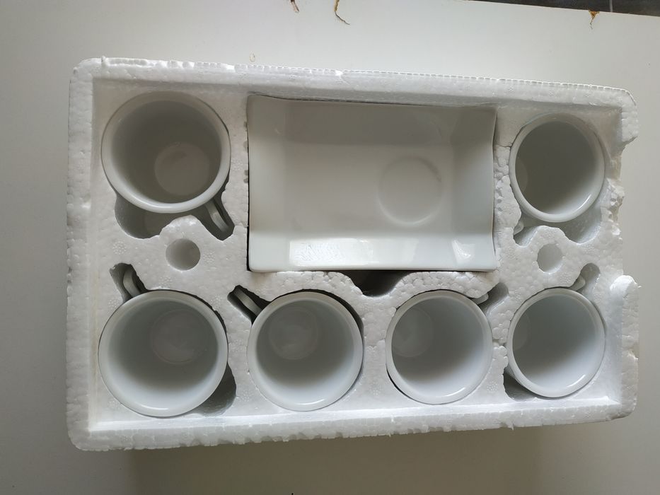 Set de cesti pentru cafea, 6 cesti cu 6 platouri, design porțelan modern