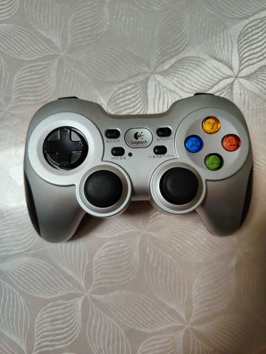 Геймпад-джойстик Logitech