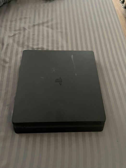 Ps4 slim 1tb  cu un controler și câteva joc uri