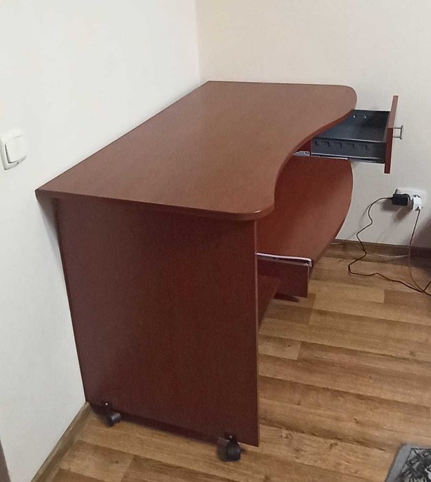 Стол деревянный компьютерный, Астана