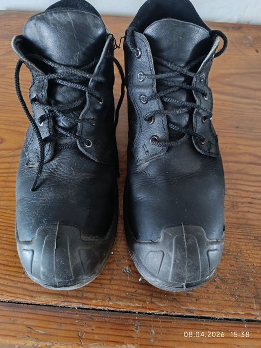 Продам рабочие ботинки