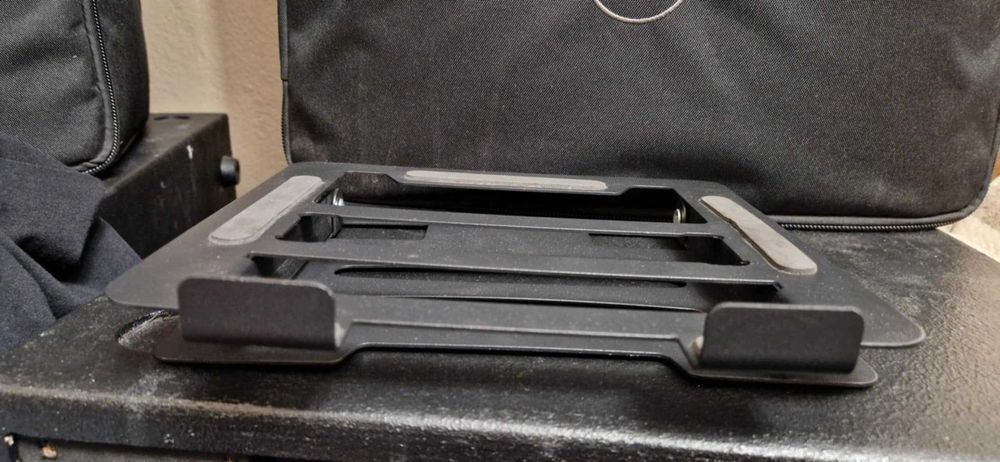 стойка за лаптоп