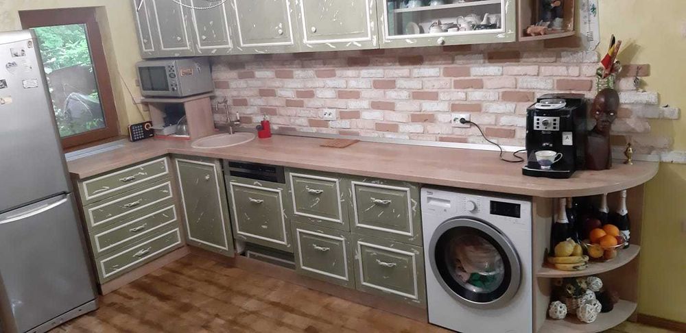 Apartament de 135 mp, 250 mp gradina, 3 locuri de paracare - 179 000E