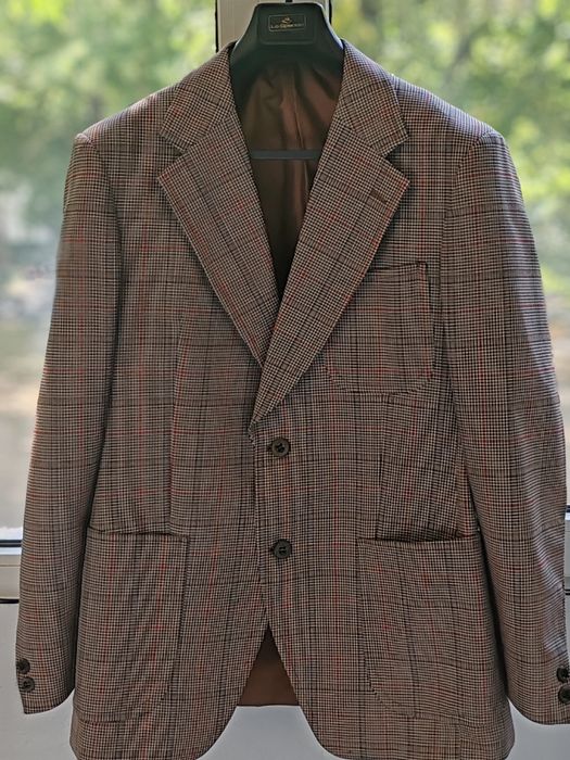 Costume stofă superioara bărbați 250 ron bucata.