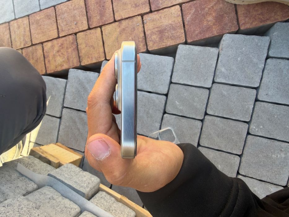 IPhone 16 pro с гарантией