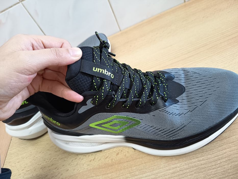 Adidași Umbro mărimea 44