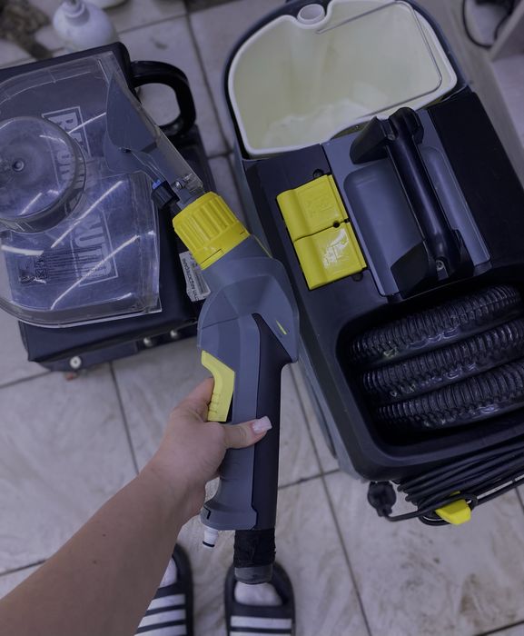Продам Моющий Пылесос Karcher Puzzi 10/1