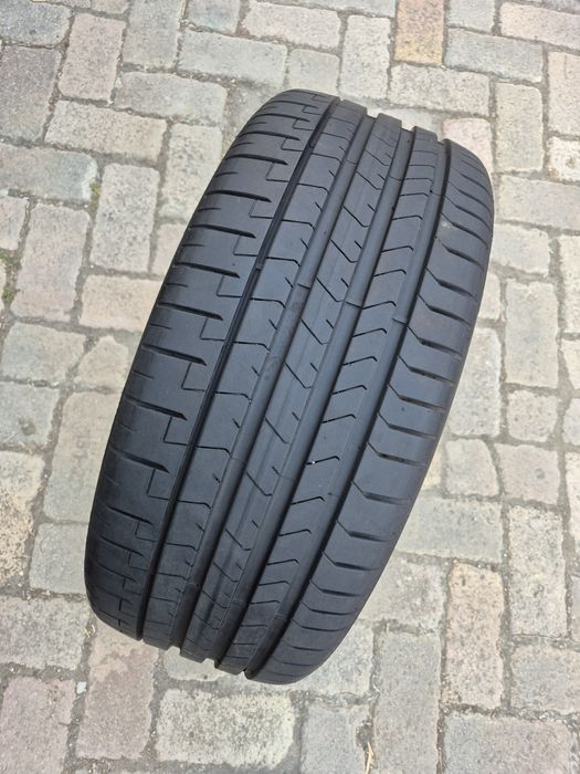 O bucată 245/255 35 R21 vară - una  Pirelli
