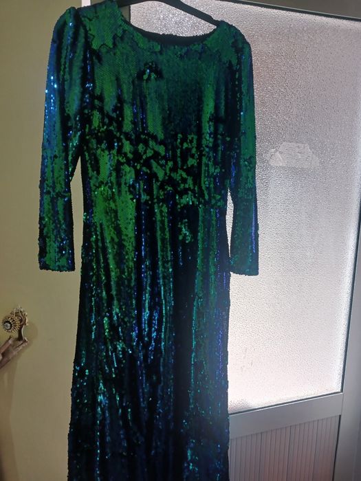 B/u tuy liboslari sotiladi