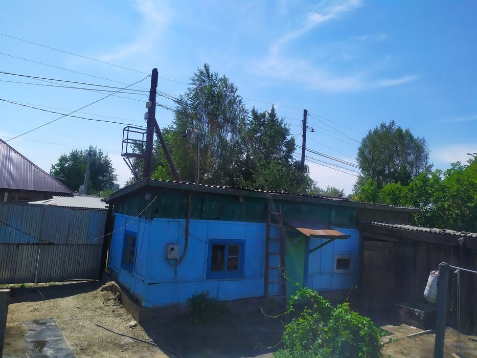 Дом на нефтебазе