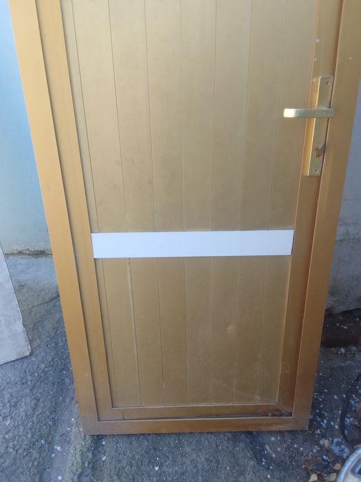 Продам б/у алюминевая дверь