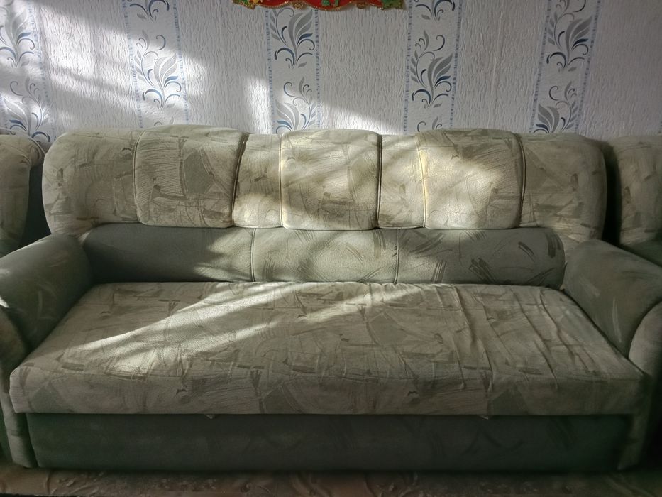 Продаю диван и два кресла