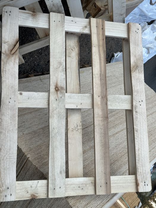Поддоны как новый продам срочна