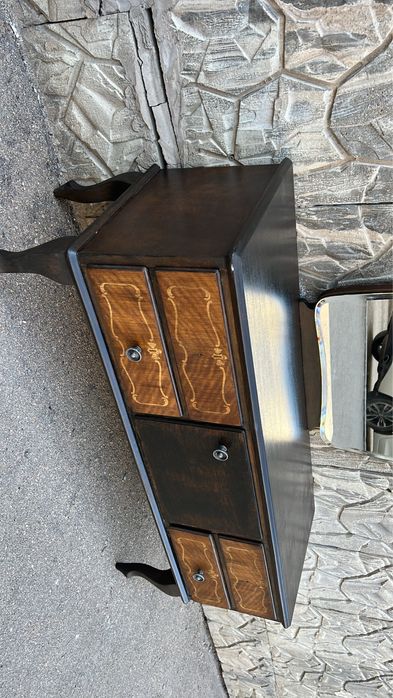 Старинная тумба с зеркалом