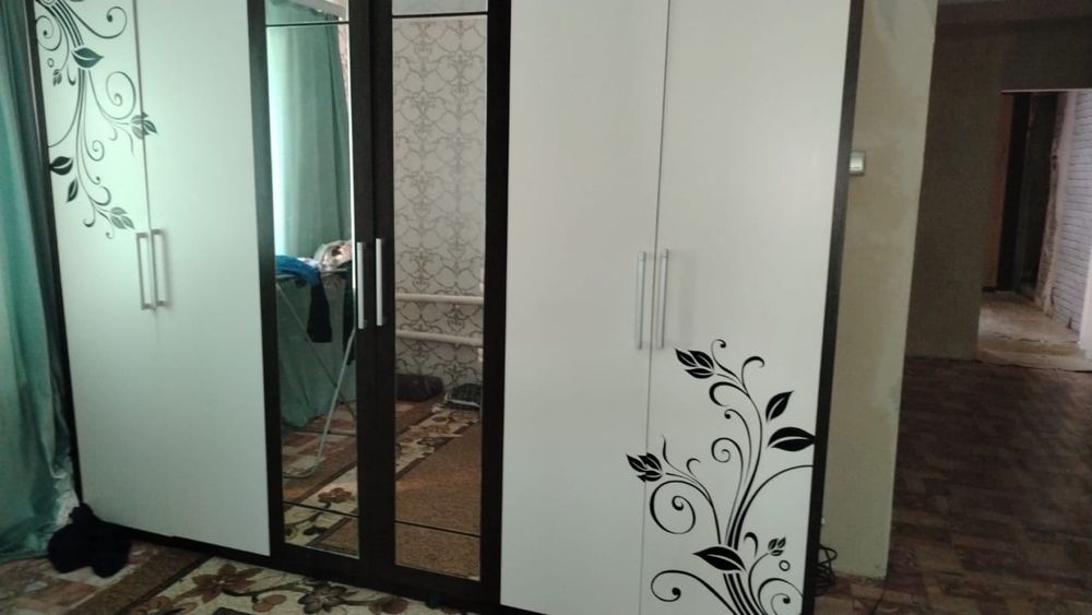 Продам шкаф в идеальном состояние