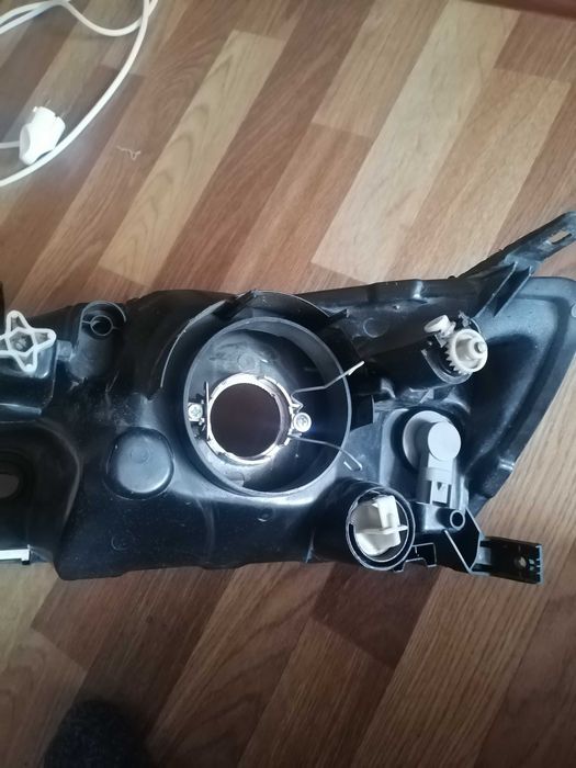 Фара передняя правая на Lada Granta