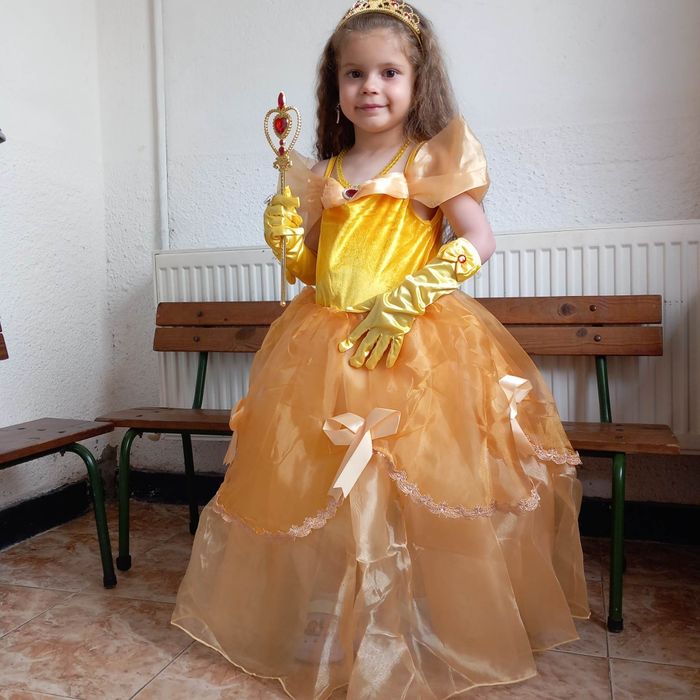 Рокля на Бел + Подарък корона! Аксесоари, кринолин, перука!