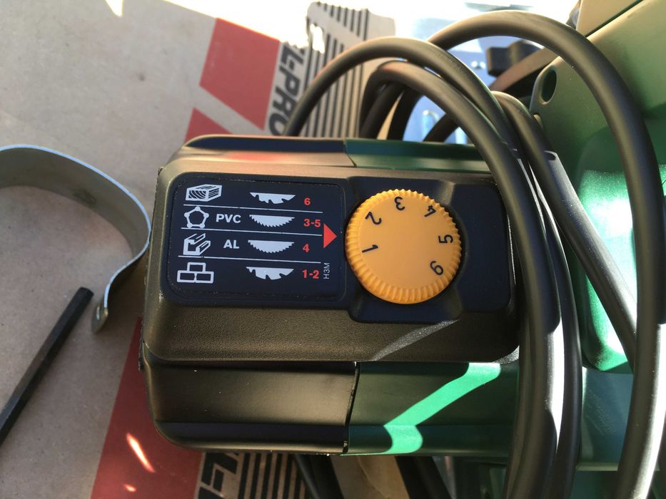 настолен циркуляр Bosch, със стойка Bosch
