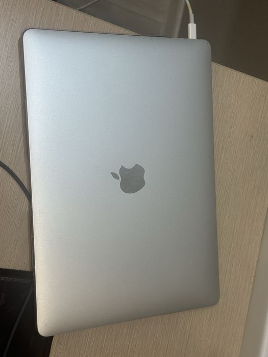Macbook air m1 2022 8/256