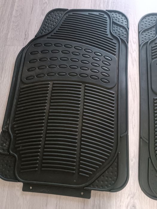 Продам полики на авто универсальные