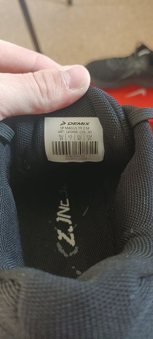 Продам Кроссовки Demix MAGUS TR 2