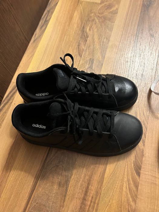 Adidași de dama second hand