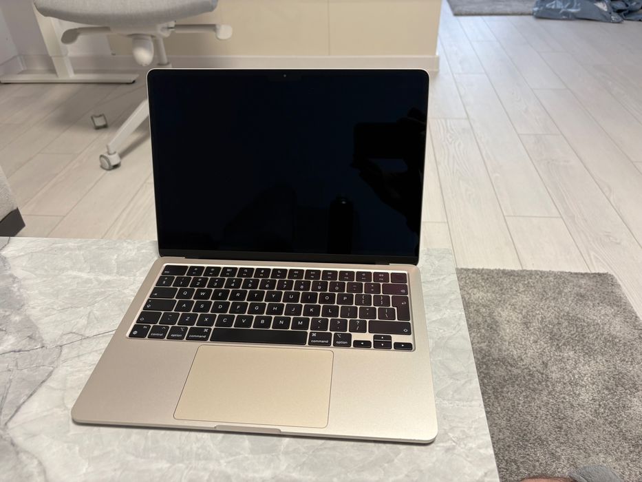 Macbook Air M2 13inch Starlight