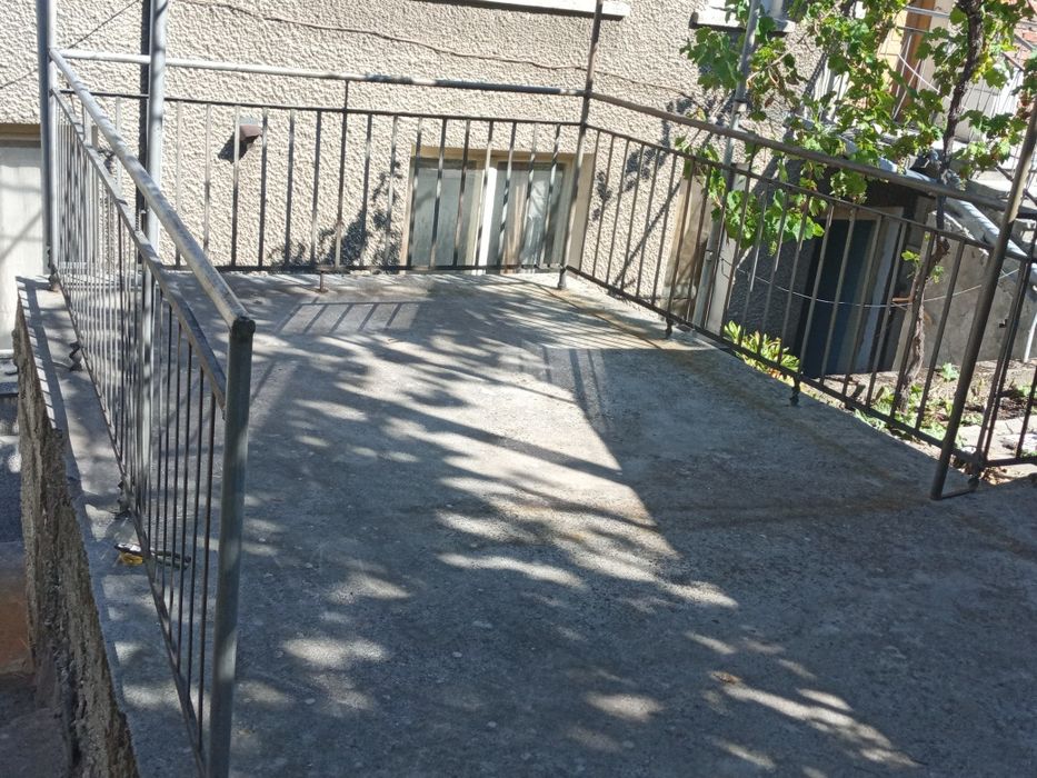 Продава се вториетаж от къща