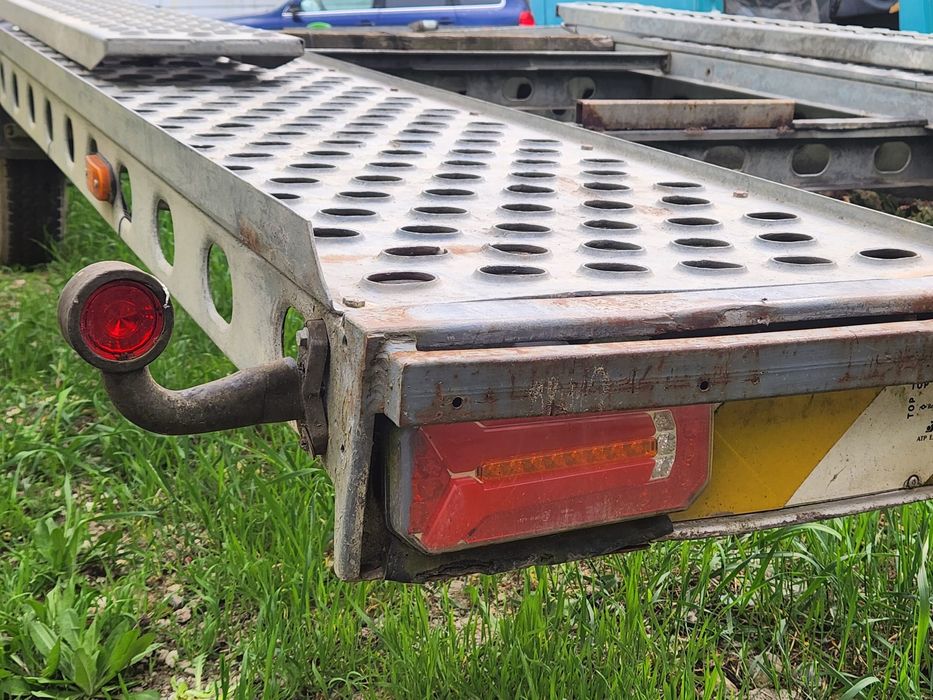 Vând remorcă auto Wapp două poziții lungime 9 metri  totul funcționabil