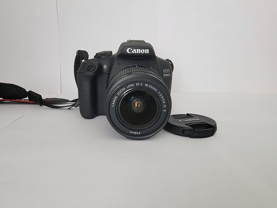 Камера Canon EOS 2000D