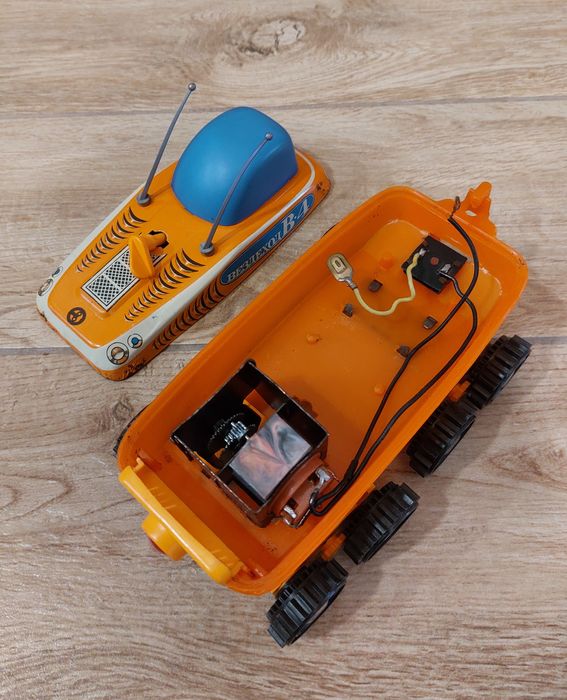 Стара руска СССР играчка - ВЕЗДЕХОД от 70-те години.