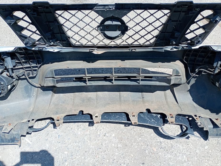 Bara fata completa cu proiectoare grile si spalator faruri Nissan Navara d40 facelift 2014 fara prinderi rupte sau alte probleme