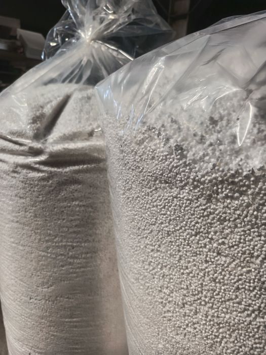 Vand granule polistiren macinat , bile / perle polistiren.